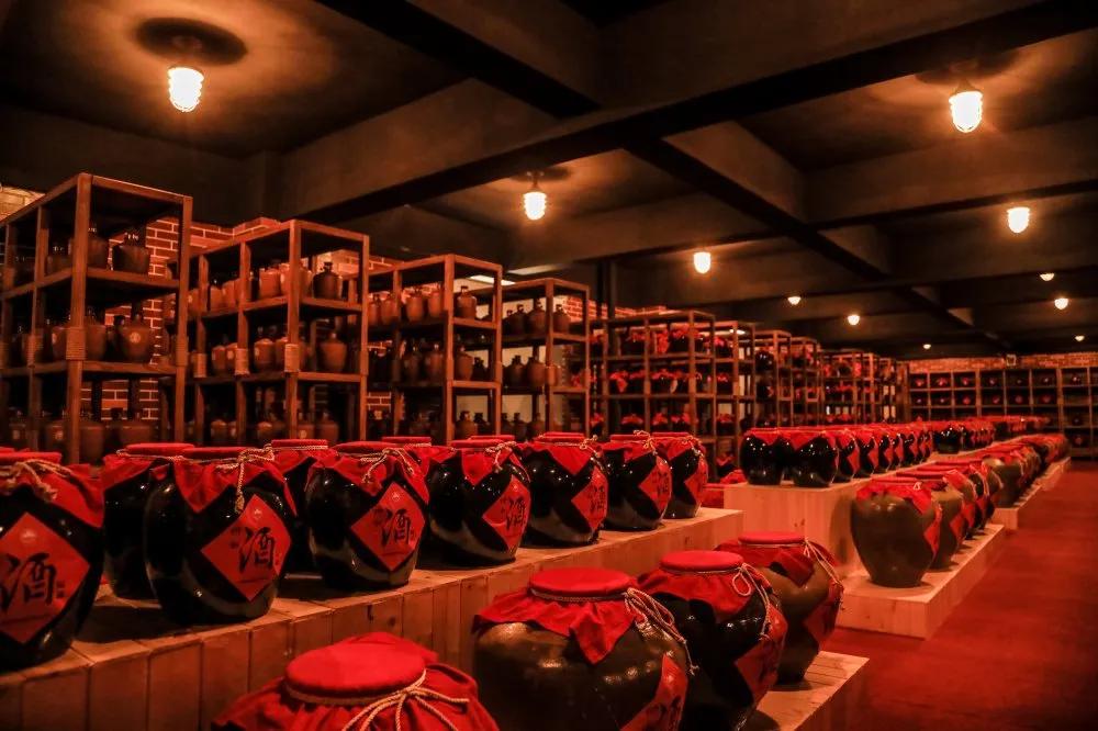 典范陶香生态洞藏彩陶坊地利洞藏酒藏在地下恒温酒窖