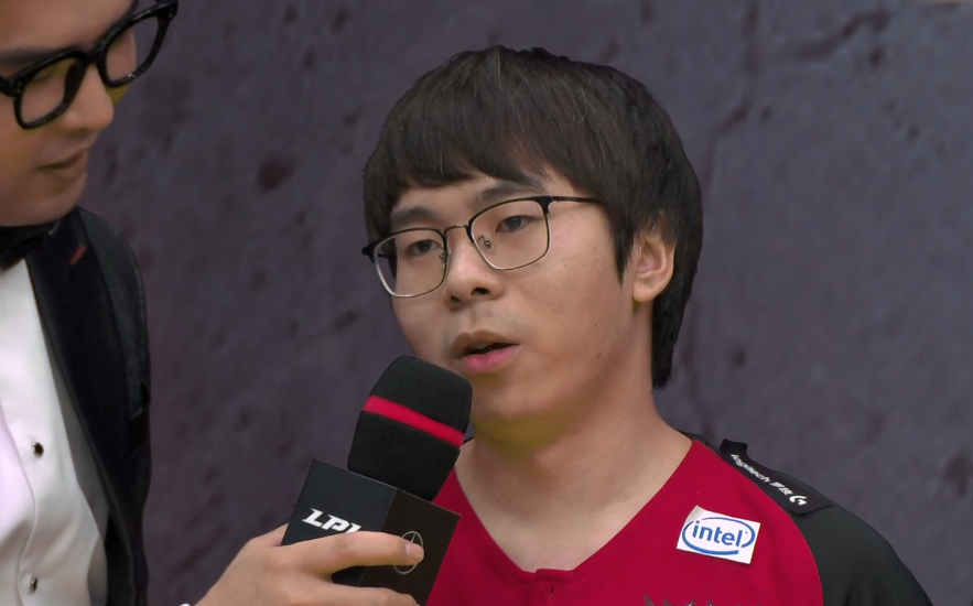 原创巴德两个大招,jdg锁定冠军!绿毛获fmvp,赛后感言让人动容