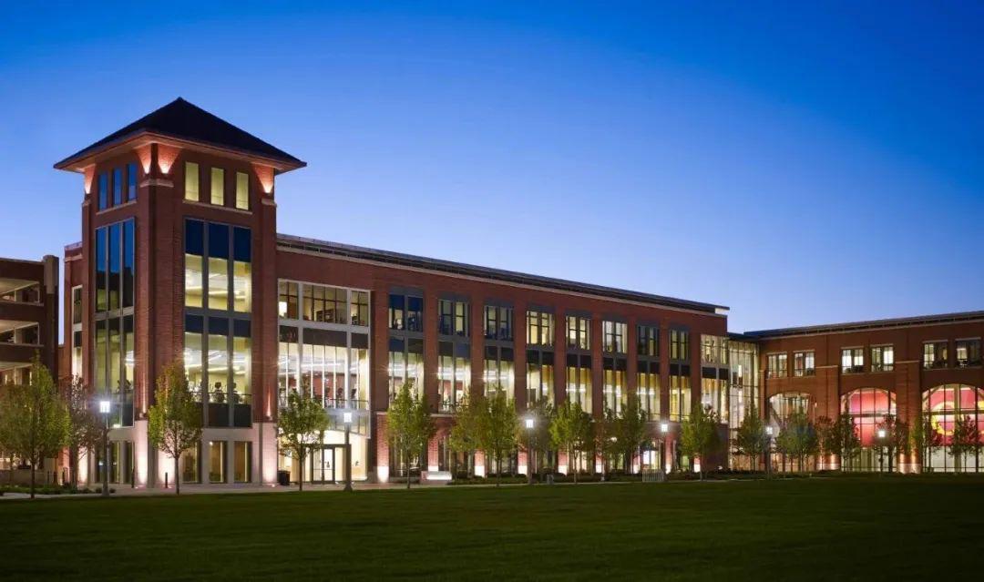 芝加哥洛约拉大学与密歇根湖紧紧相拥的神秘大学