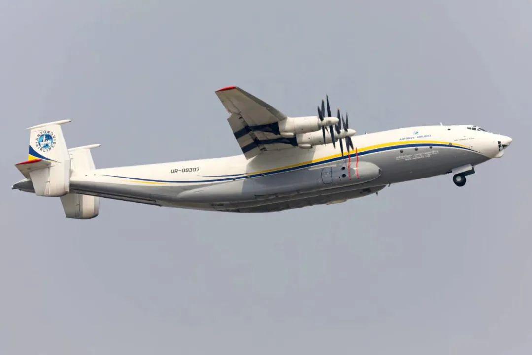 要说最早的战略战术运输机,就得是今天来华这架安-22了_伊尔