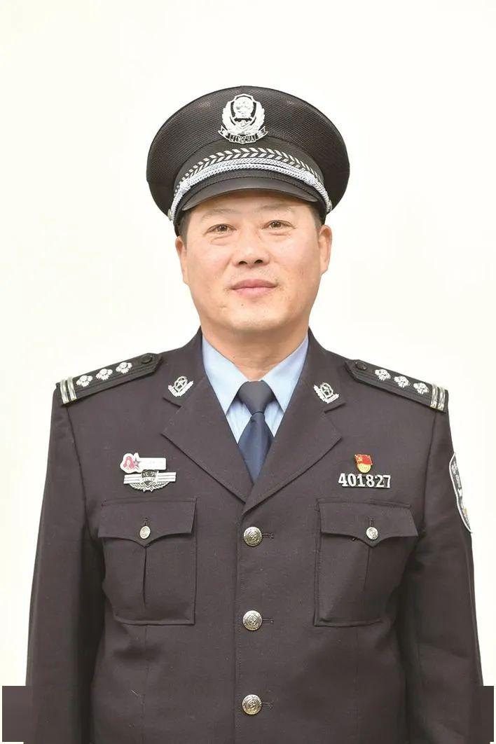 市公安局望花分局雷锋派出所社区民警 燕力飞市第四医院副院长兼乳腺