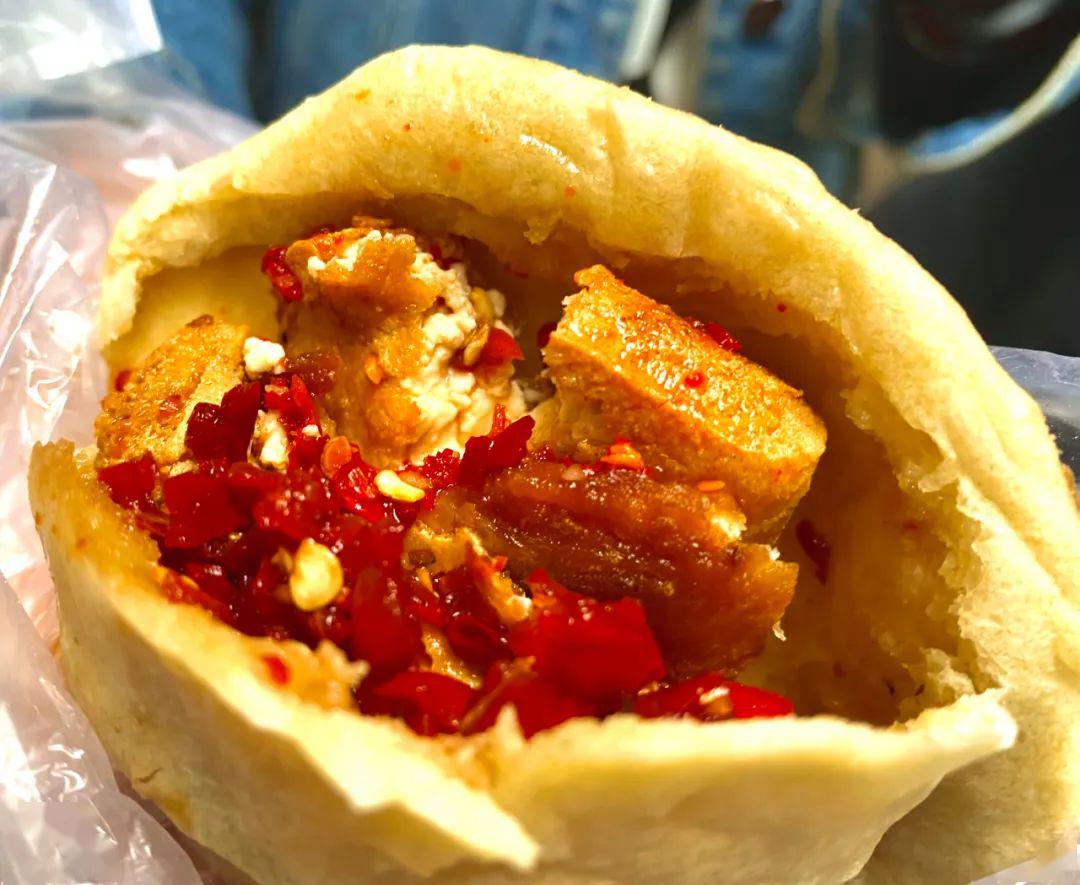 夏天的油炸粿会有豇豆不得不说,常山这家臭豆腐夹饼小摊真的陪伴了