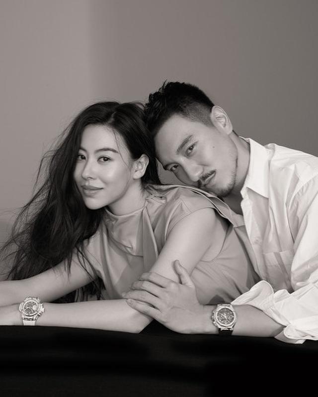 王阳明携妻子拍杂志封面,两人甜蜜相依,蔡诗芸产后身材恢复如初_老婆