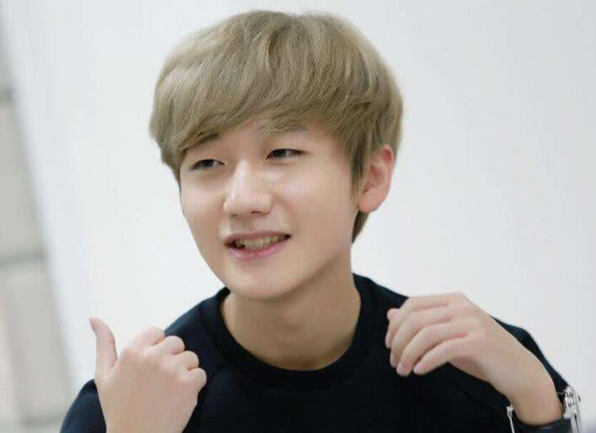 小花生不堪忍受,控诉男粉丝长时间骚扰自己,都怪自己太帅_选手