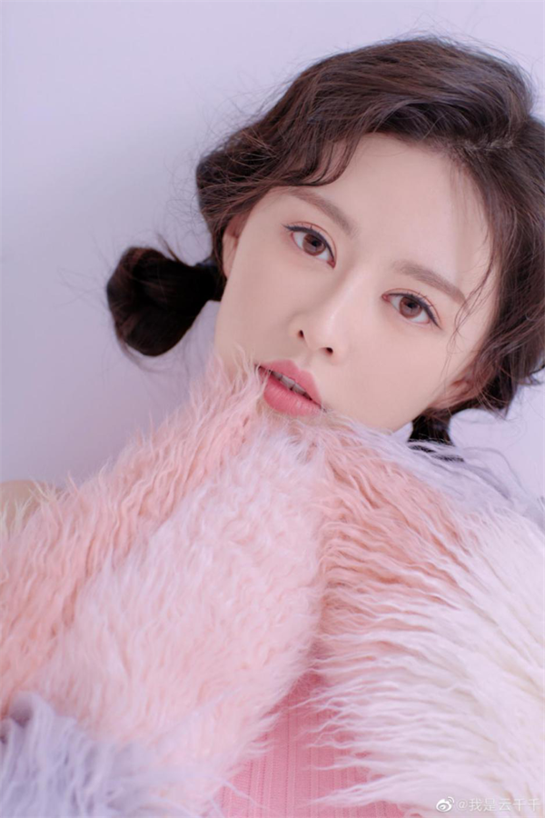 所饰演的小七是盘丝洞里最小的妖精,善良的个性和其他妖精们格格不入