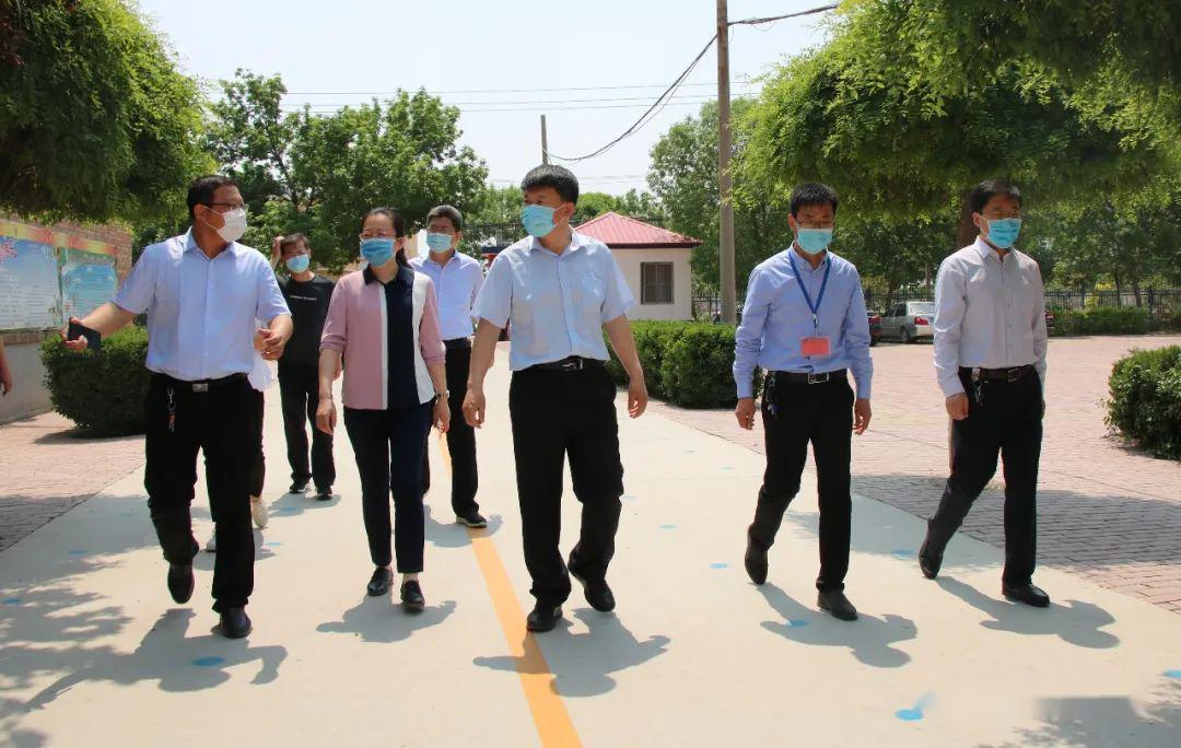 郑振亮贾芳同志督导无棣初中毕业年级复学准备工作