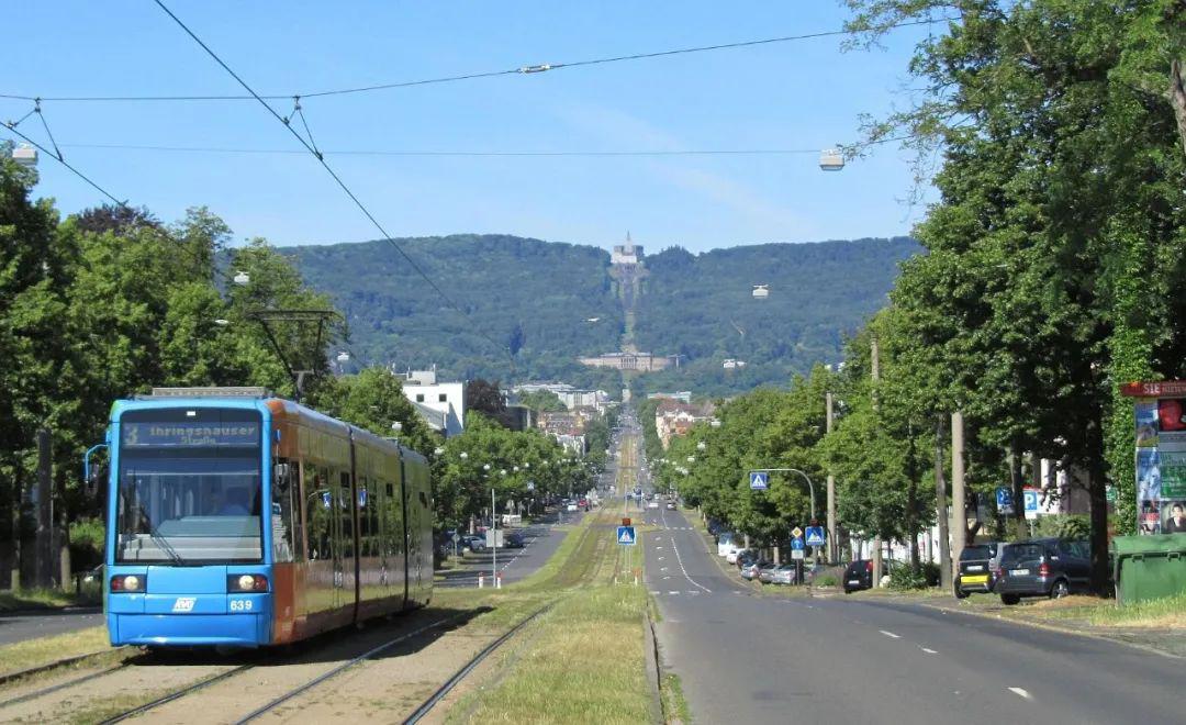 德國卡塞爾市有軌電車快慢網結合串聯市域與城市中心