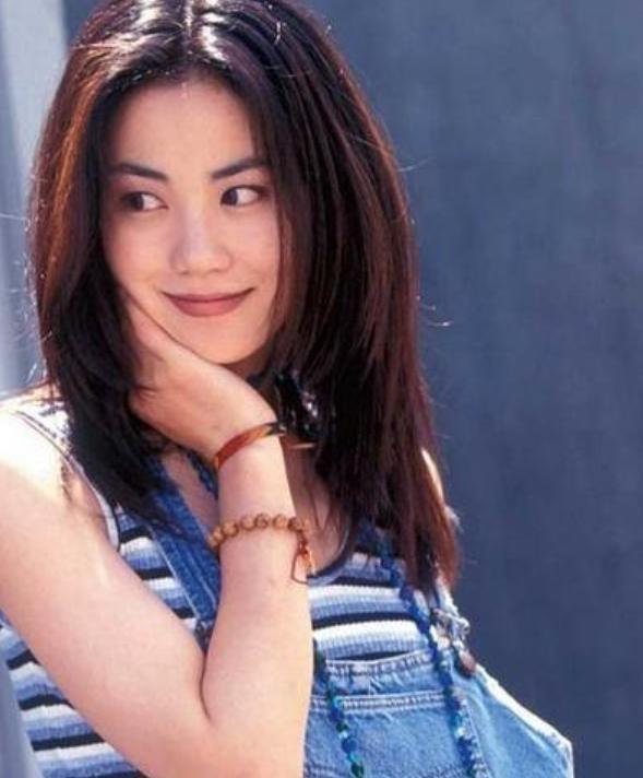 原创王菲12岁旧照罕见大曝光小臭脸合照太出挑从小就有天后范