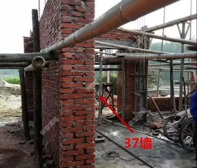 37墙,标砖一横一顺和一道灰缝的宽度,宽度为370mm.