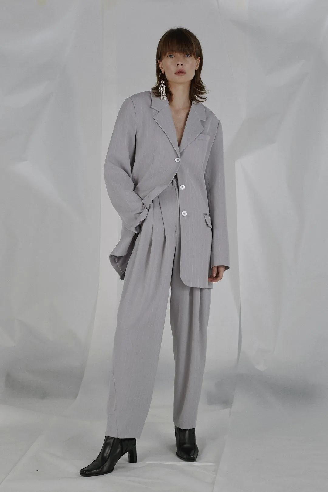 如何诠释中性风的高级感乌克兰概念女装品牌来告诉你