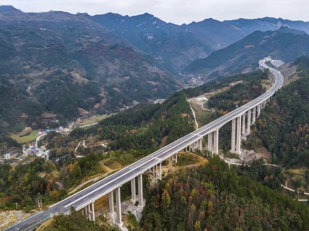 建恩北段,利咸,巴张高速前期工作取得明显成效;宣咸高速启动征地拆迁