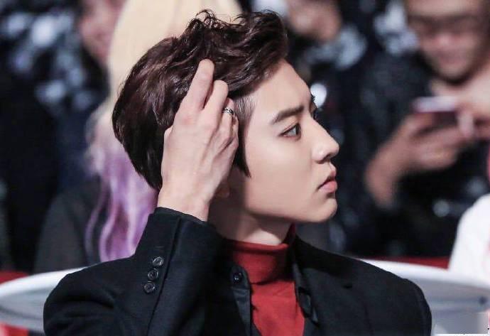 感受完美神级侧颜,灿烈名品侧颜真的不是说说而已!