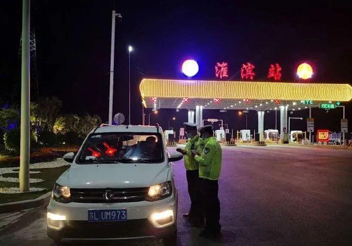 河南高速交警全警动员守护群众五一假期平安出行