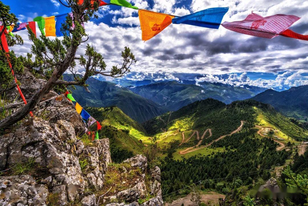 西藏昌都巍峨神秘是它的代名词生钦朗扎神山