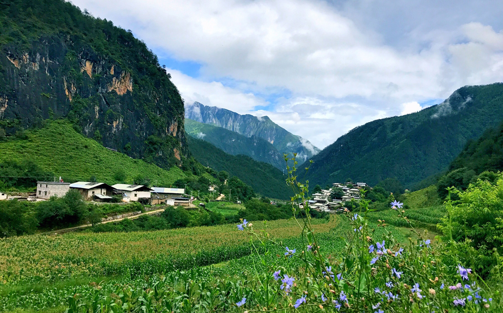 香格里拉尼汝村风光图图片