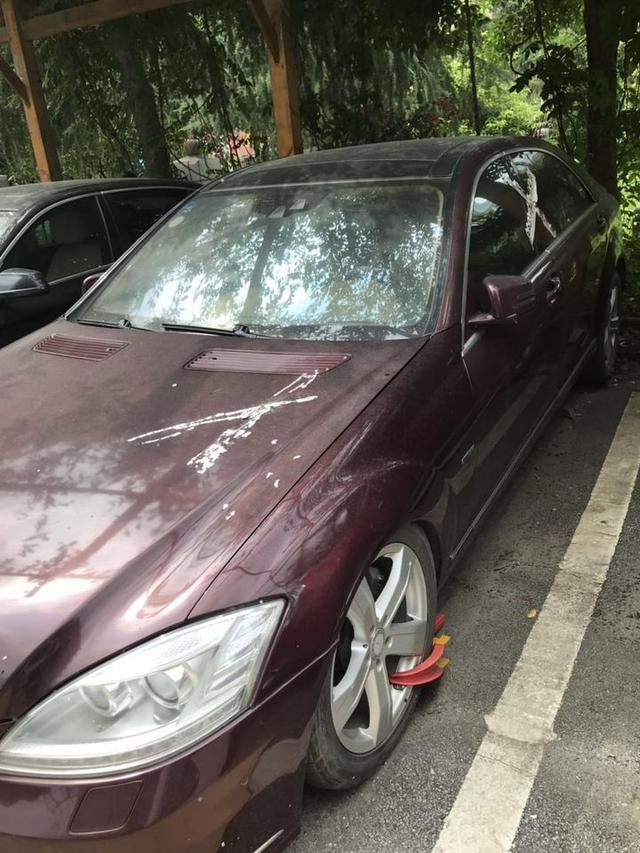 第一次拍卖邵阳市邵东县一辆车牌为湘am6899奔驰小型汽车