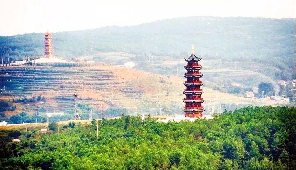 飞来山上千寻塔双子塔