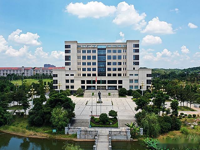 长沙师范学院建校108年曾经历8次改名从中专大专到本科院校