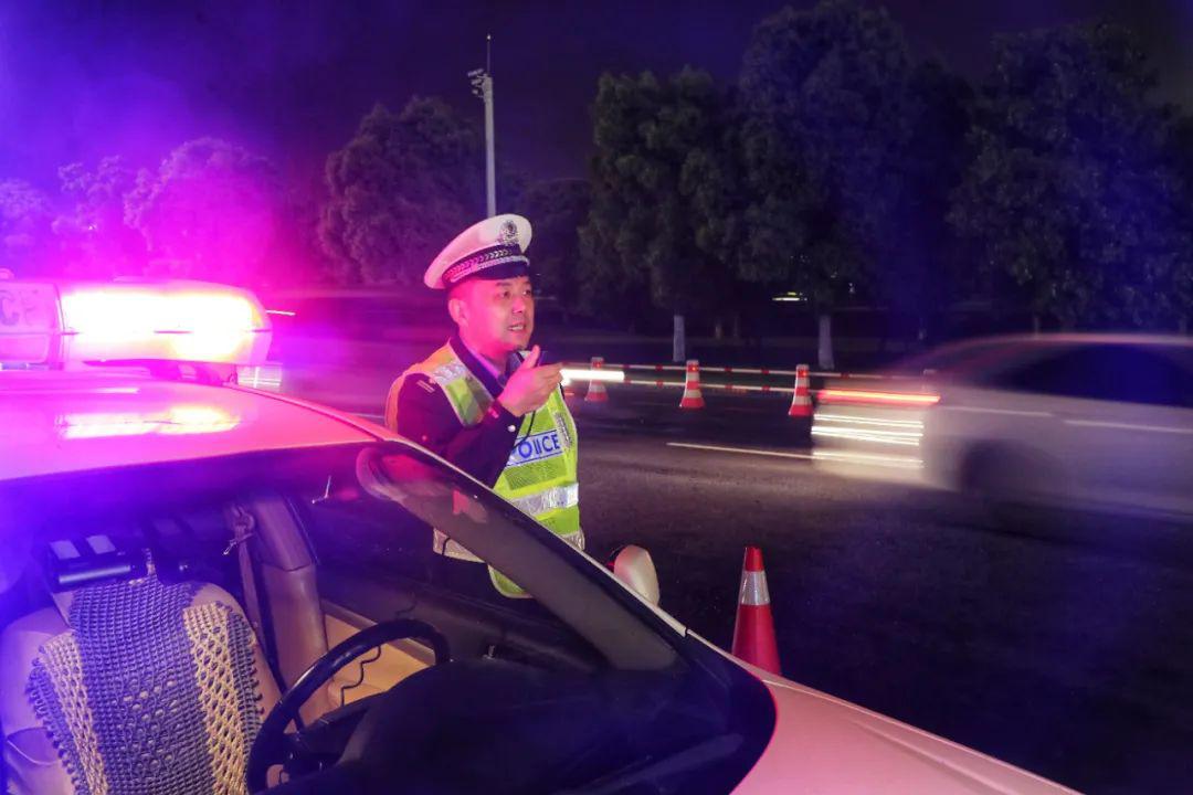 警察带枪查酒驾没错南通还有9大武器