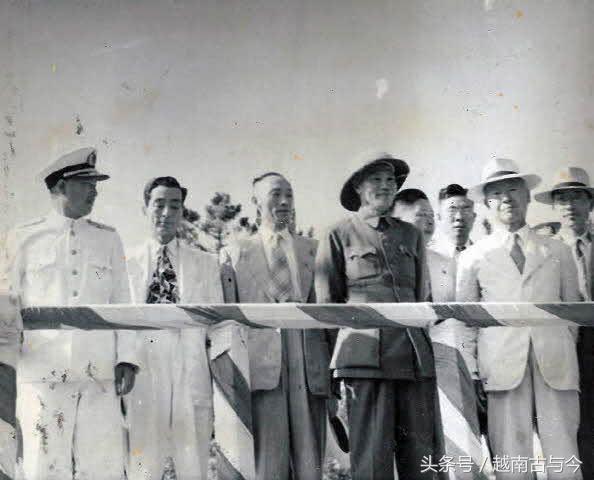 1949年风雨飘摇的蒋介石访问韩国,向李承晚提供援助换取未来避难