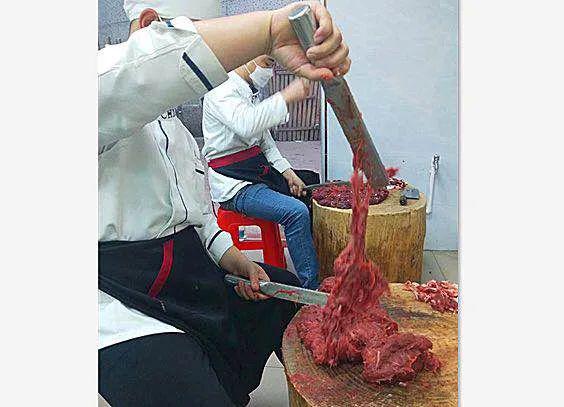 土鸡蛋农村散放小母鸡生的鸡蛋,营养丰富,蛋黄颜色都比较深,是小朋友