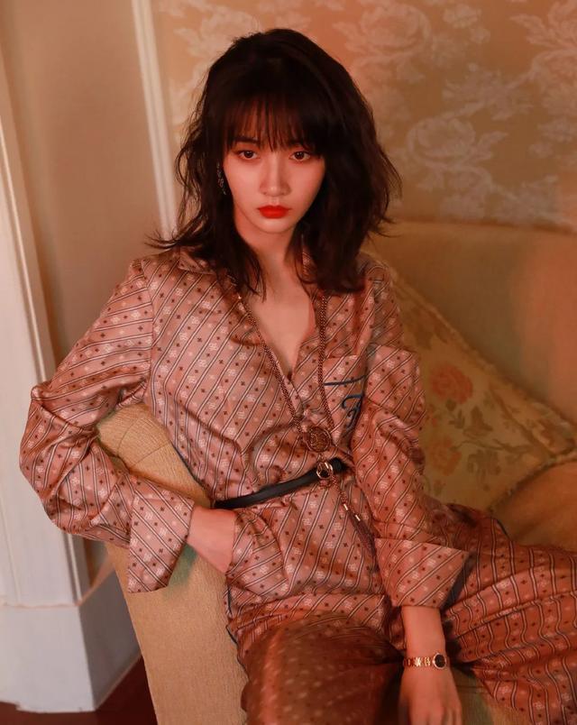 潮流范葛鑫怡酷女孩也同样享有软弱和难过的机会