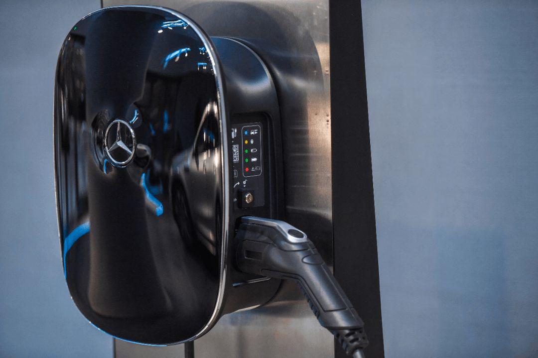 梅赛德斯-奔驰eq体验站还将在商场地下提供了配套的充电服务,这其中