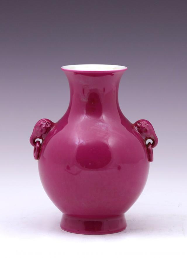 胭脂红秞瓷器系列双象耳衔环瓷赏瓶二