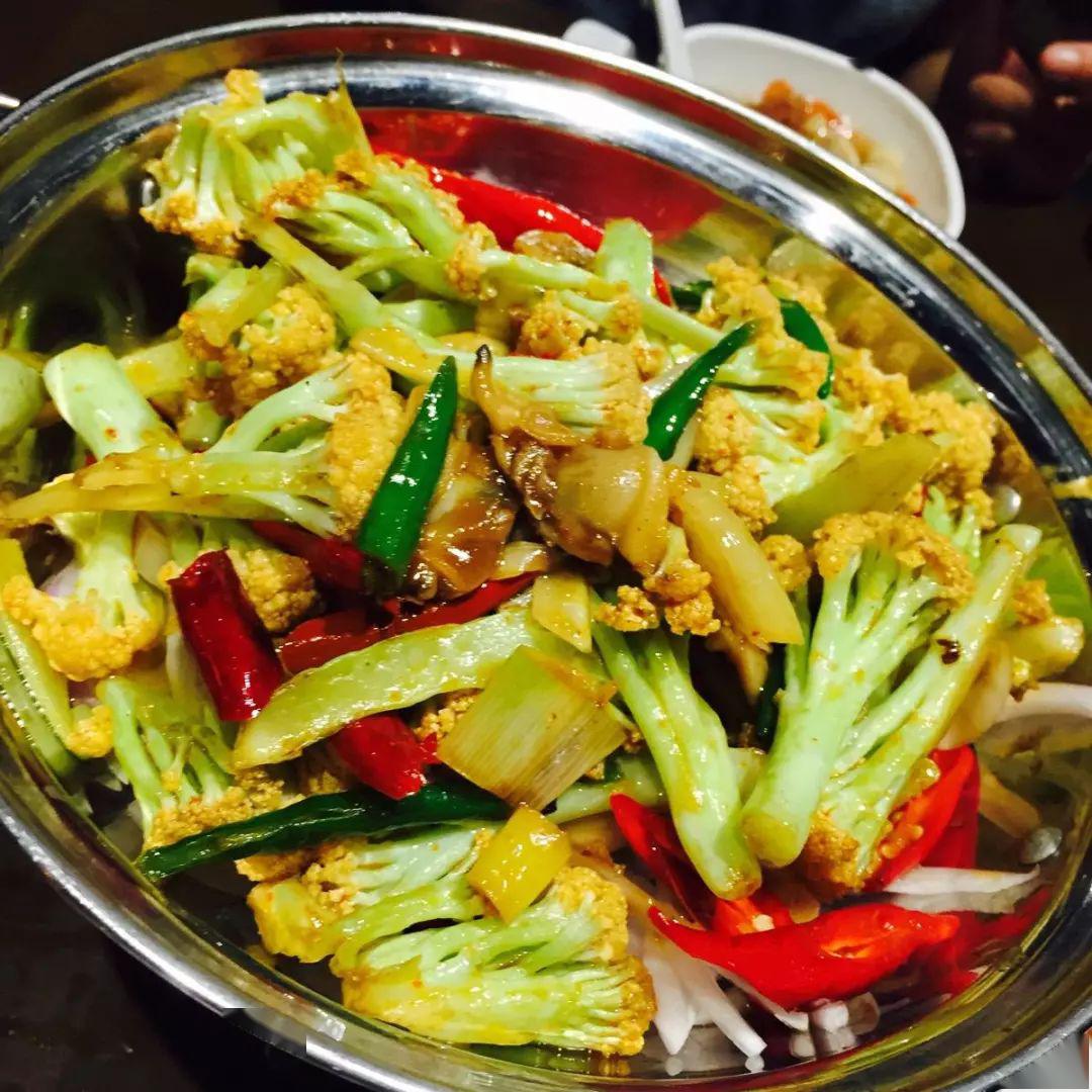 周末食堂这干锅菜也太好吃了吧我竟然一口气吃掉了大半锅
