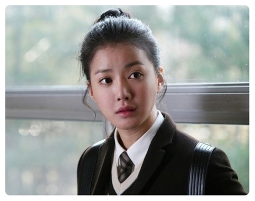 李诗英体脂不足10惊呆网友年轻拥有神级容貌大9岁丈夫财貌双全