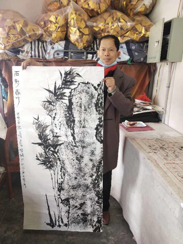 图为王清君给温继成画的仁者乐石王清君强调,当