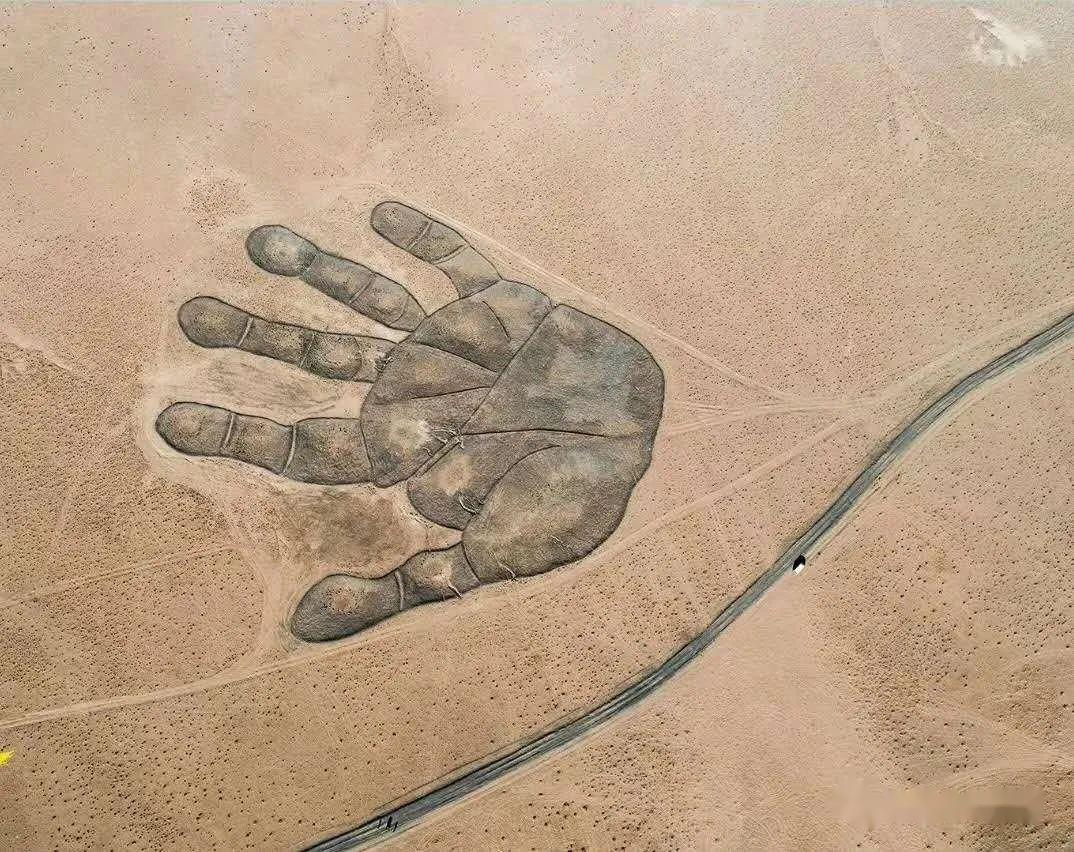 67二连浩特一个关于从天而降大手掌的动人传说