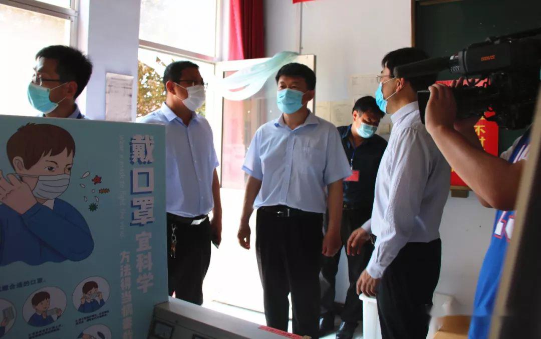 郑振亮贾芳同志督导无棣初中毕业年级复学准备工作