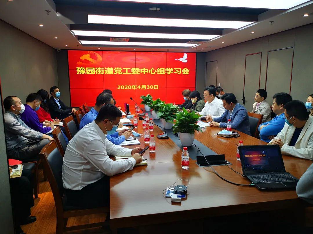 随后,街道党工委副书记李海鹰从围绕"五个中心"建设,多措并举打造"