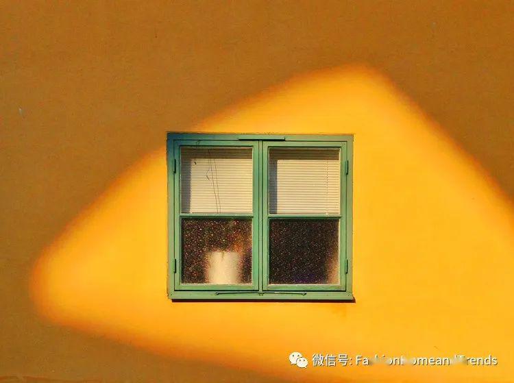 不仅是在做造型和室内设计时,tekla evelina severin也是使用邻近色的