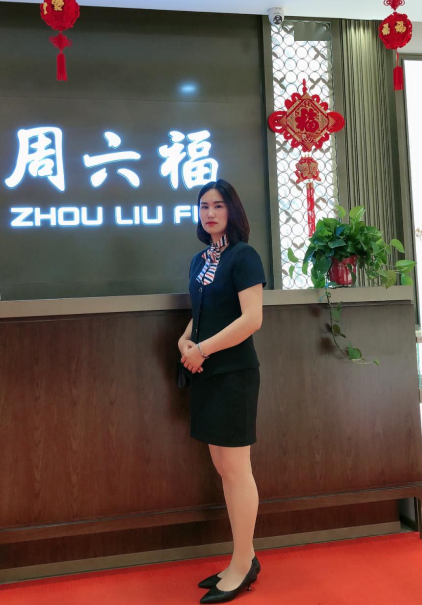 周六福珠宝活动火爆来袭送到您心动送到您两手提都提不动