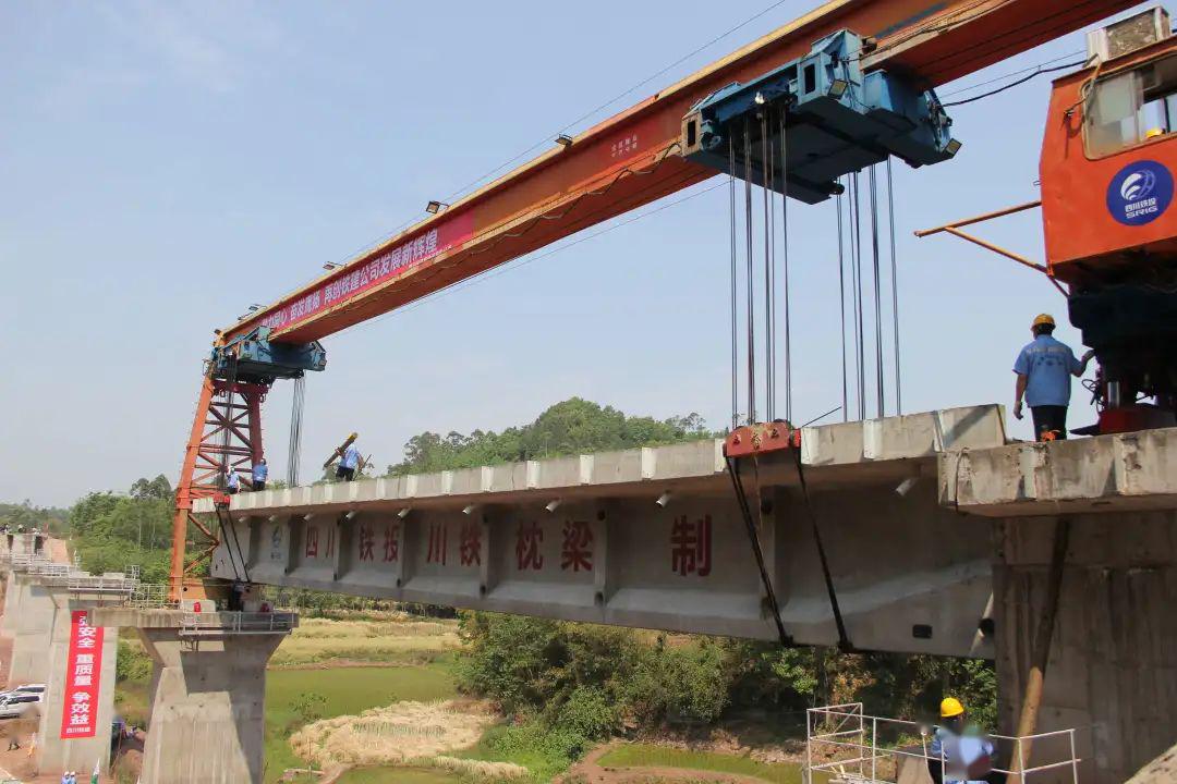 连乐铁路正式进入铺架阶段预计明年10月全线铺架贯通