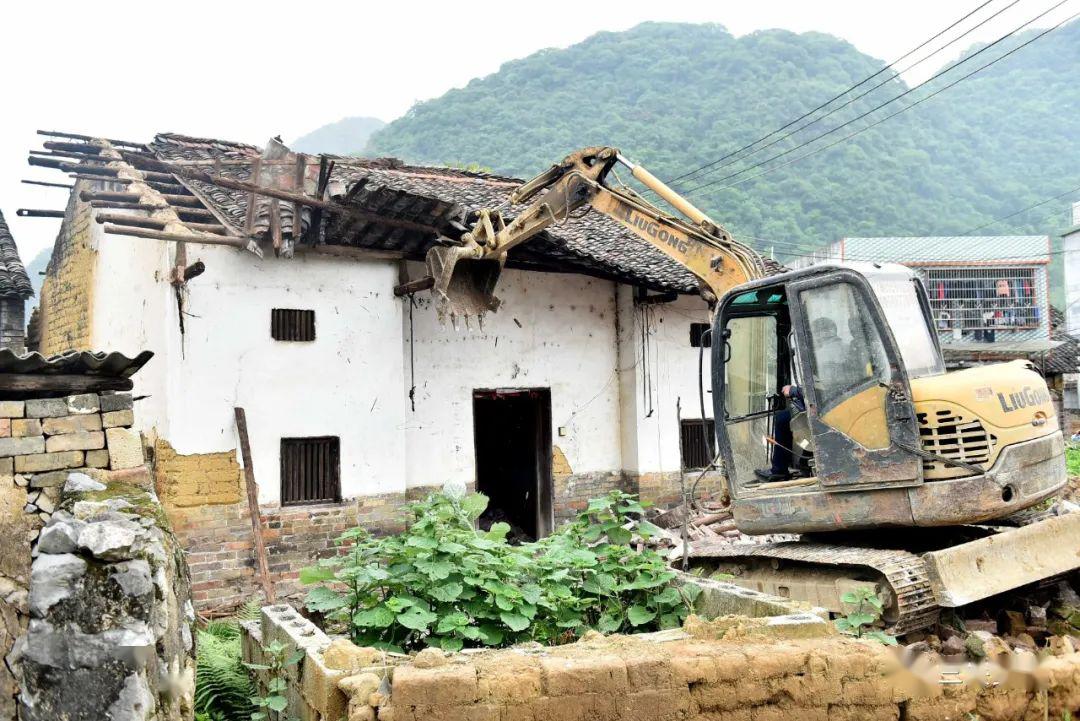 罗城东门镇集中开展旧房拆除活动已报名危旧房拆除农户有366座