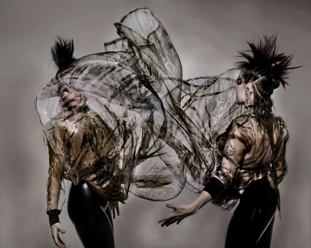 nick knight和团队的摄影作品而 showstudio 也沿袭了 nick knight