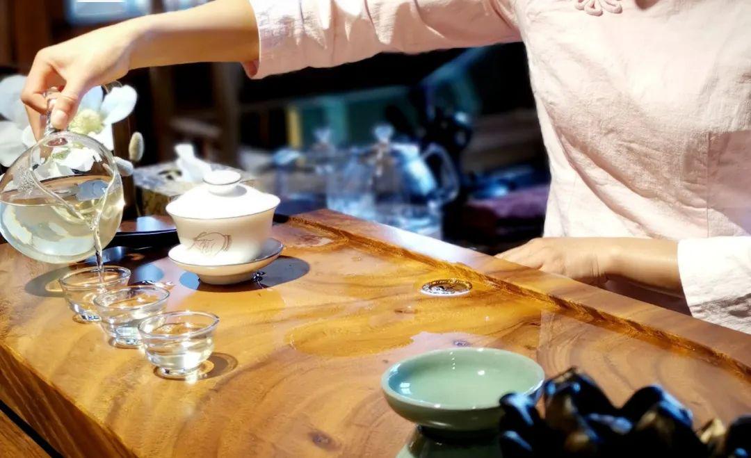 有幽林秘境的"情人谷",有万家灯火的"新宿舍";有修身养性的"茶间道"