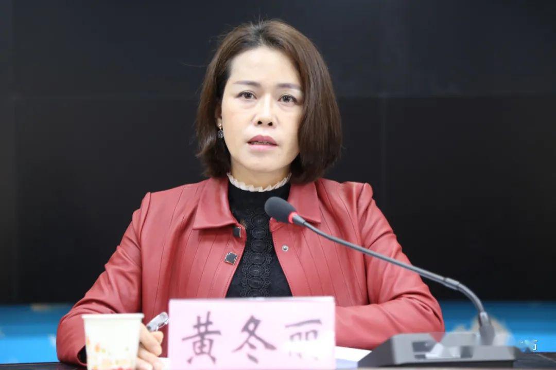 黄冬丽强调,各校要抓好抓实控辍保学工作,紧盯重点对象管控,落实"双线