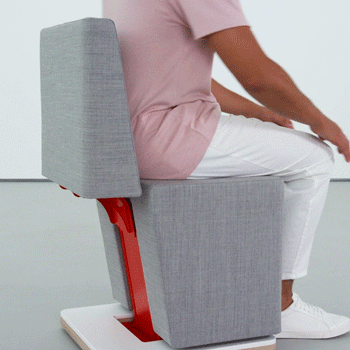 这把椅子设计太巧妙了当你一坐下就能从墩子变成靠背沙发