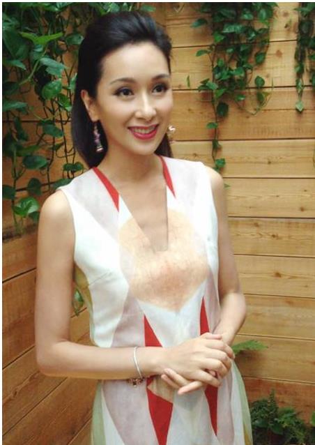 的星途黯淡,败坏了路人缘,让人不由感到遗憾,而万绮雯和陈恭如的对比