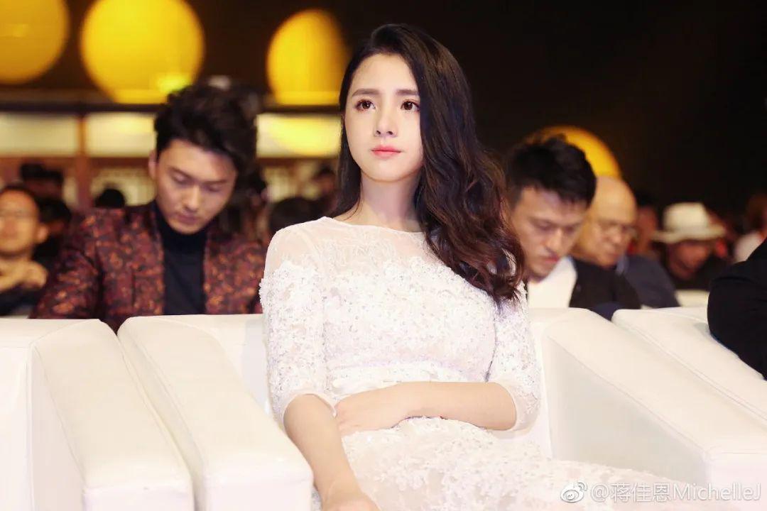 这么灵,她退圈真的有点可惜!_蒋佳