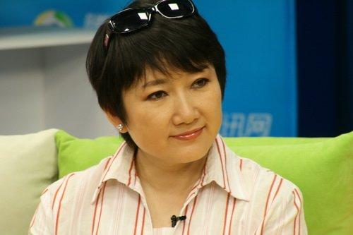 王刚的第一任妻子叫杜小娟,没想到结婚才半年就产生矛盾,1年后就离婚