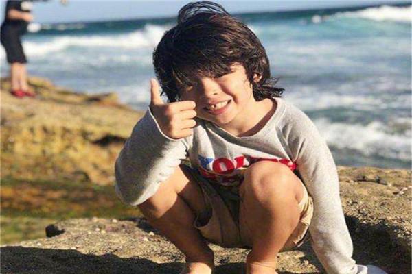 被评最丑超模的吕燕没想到却生出逆天颜值孩子看完照片惊一脸