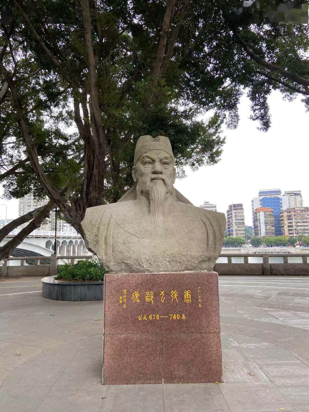 是为了纪念唐朝开元名相韶关曲江人张九龄而建很多韶关人喜欢在这唱歌
