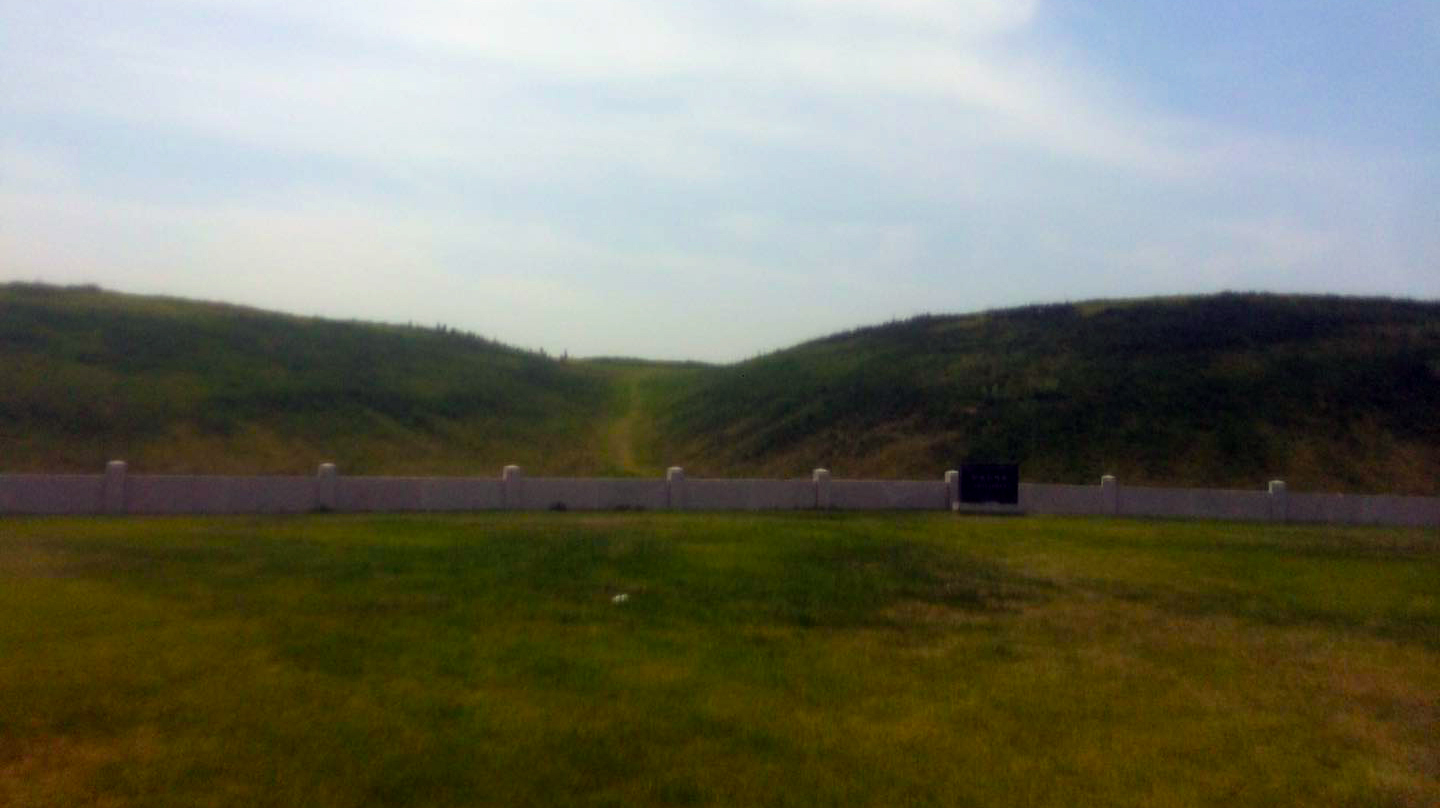 原创西安市后卫寨地铁口附近这两座土堆,是周秦,西汉上林苑遗址的一