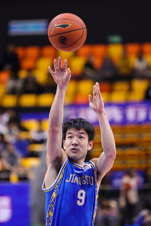 被誉为cuba第一后卫,转会江苏男篮完成蜕变,王洪还有多少潜力?