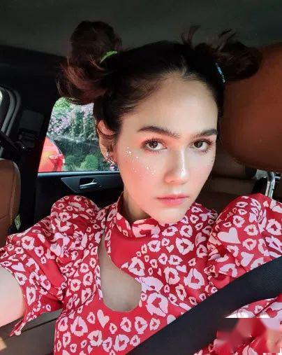 中国风也是国际风丨这8位泰国女星穿上改良旗袍后是如此曼妙